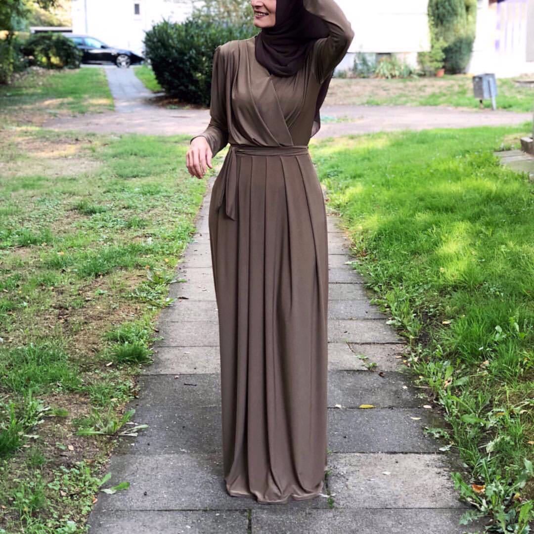 Amira-Abaya – Zeitlose Eleganz mit V-Ausschnitt