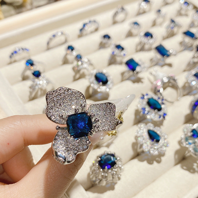 „Layali“ Luxus-Ring – Tiefblauer Diopsid in verstellbarer Fassung