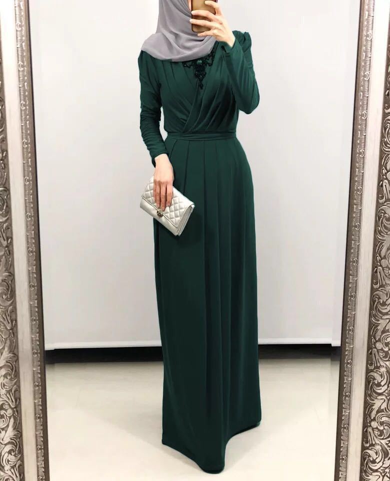 Amira-Abaya – Zeitlose Eleganz mit V-Ausschnitt