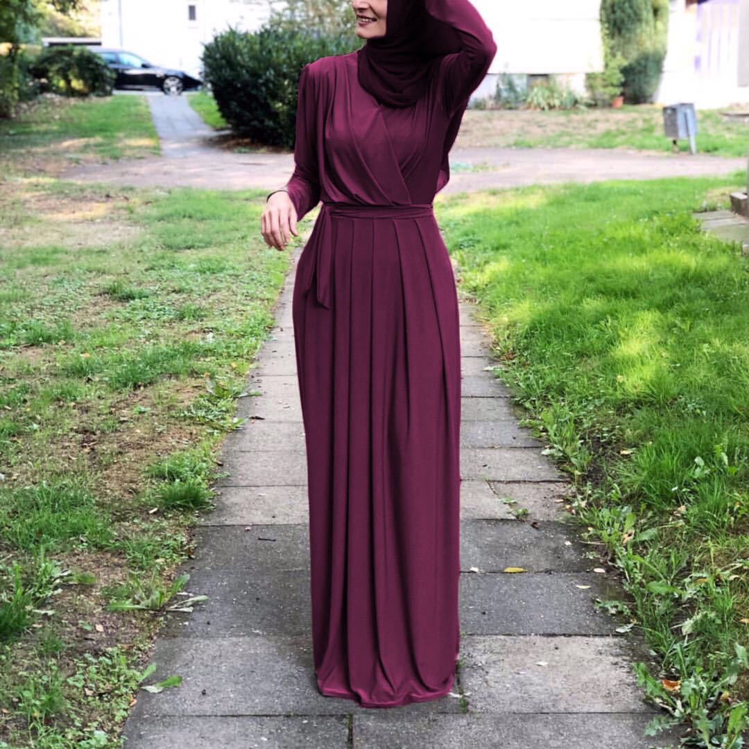 Amira-Abaya – Zeitlose Eleganz mit V-Ausschnitt