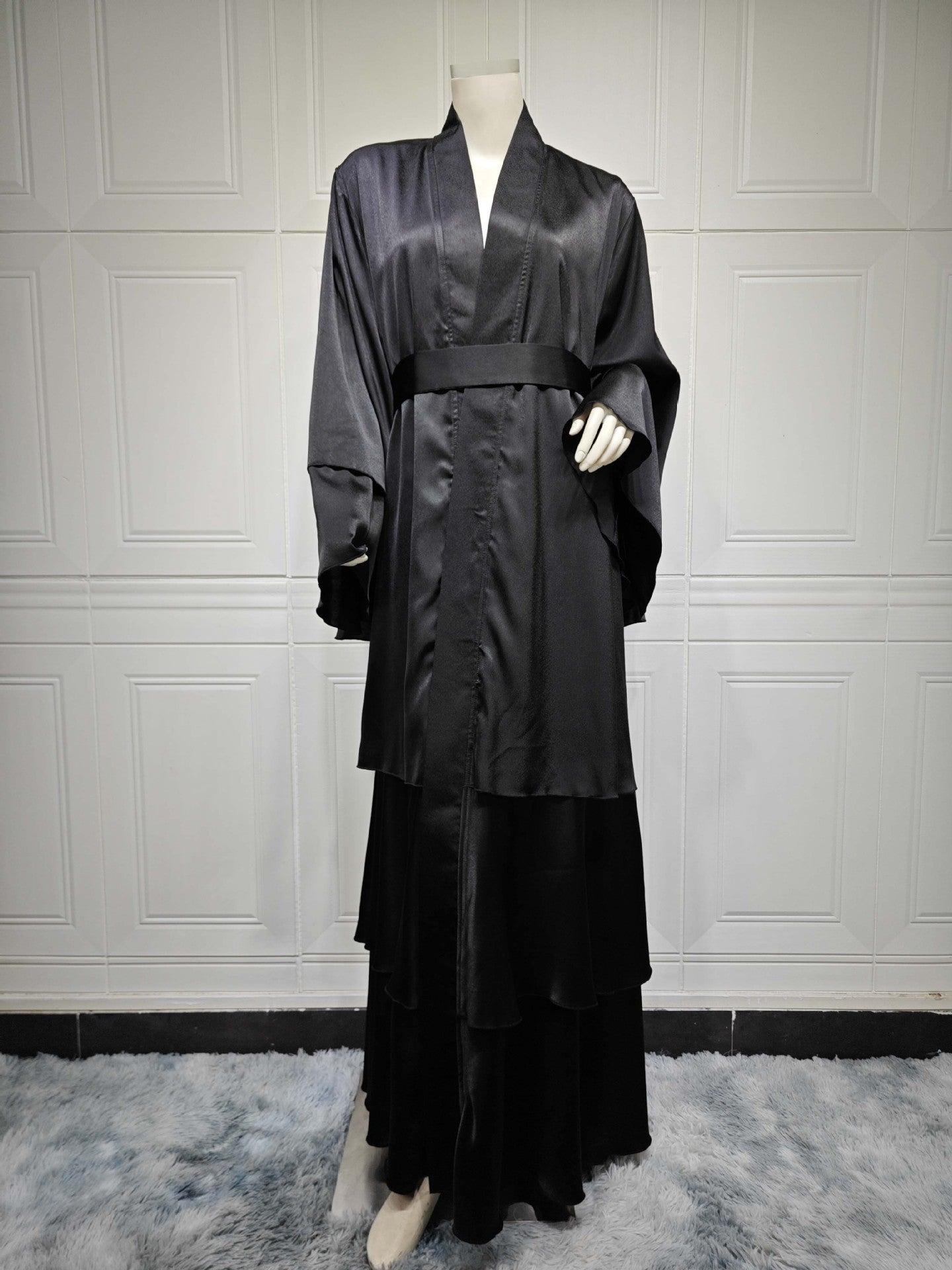 „Layali Elegance Abaya Set“