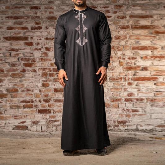 Premium Bestickter Männer-Thobe "Hassan"- Traditionelle Robe mit Silber-Stickerei (Schwarz)