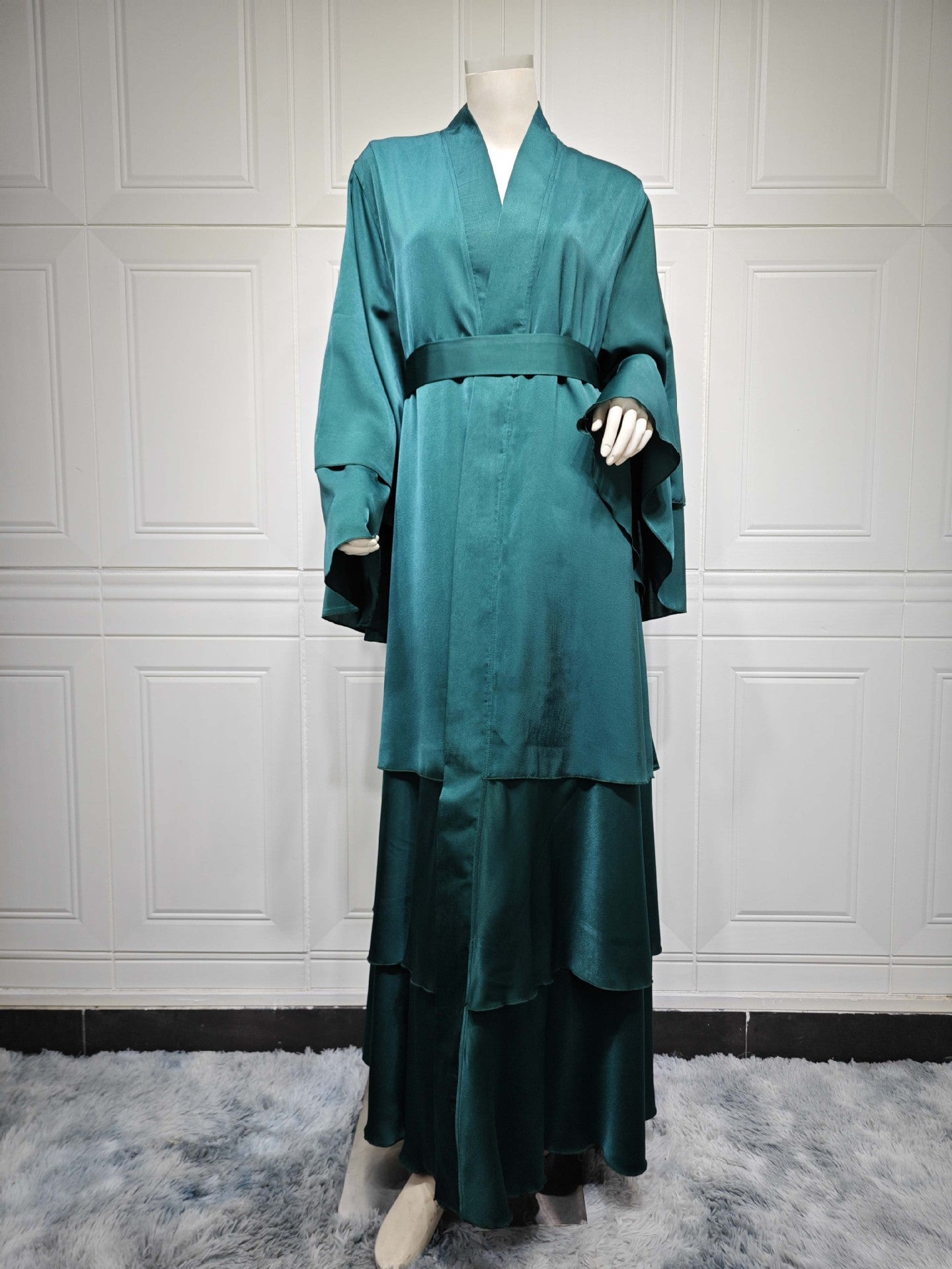 „Layali Elegance Abaya Set“