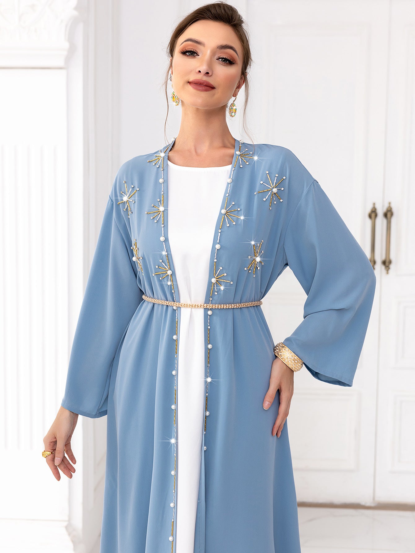 Aya Premium“ Handbestickter Cardigan & Satin-Unterkleid