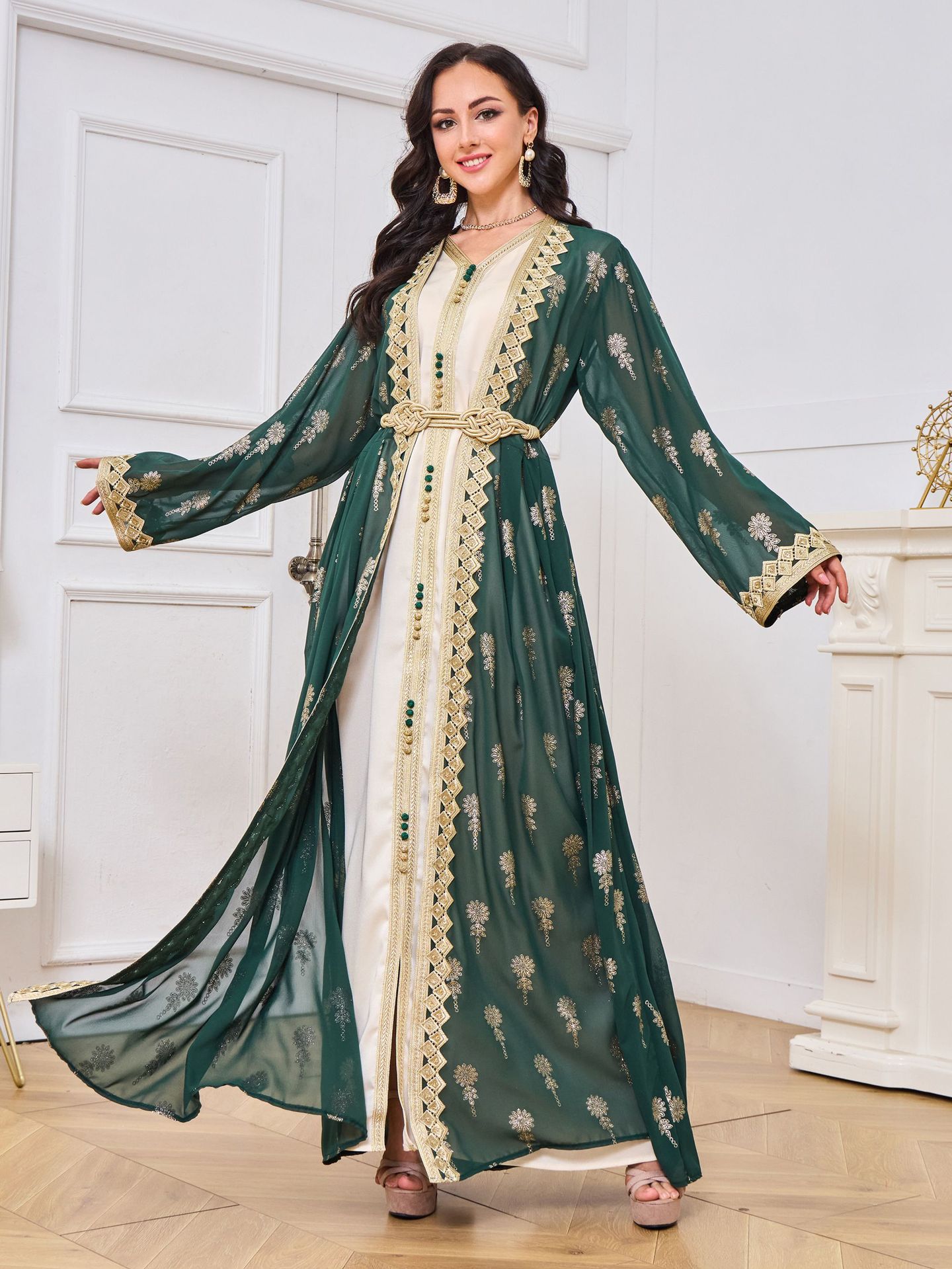 „Nur Amana“ Layla – Bestickter Luxus-Cardigan mit Gold-Verzierungen